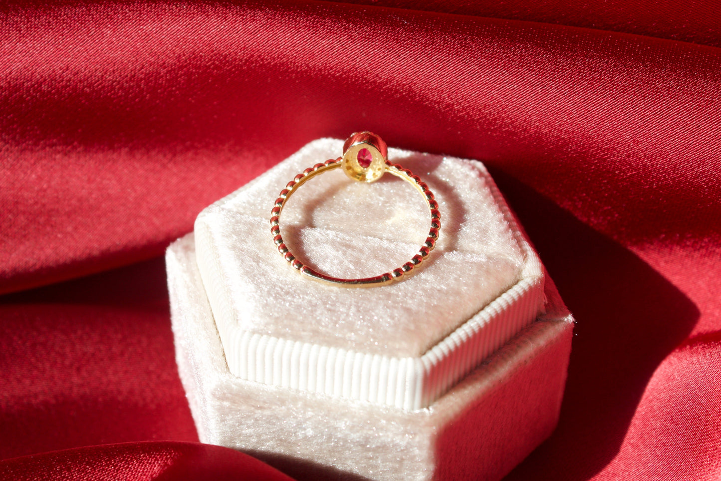 14K Gold oval red stone gold ring size 7.5