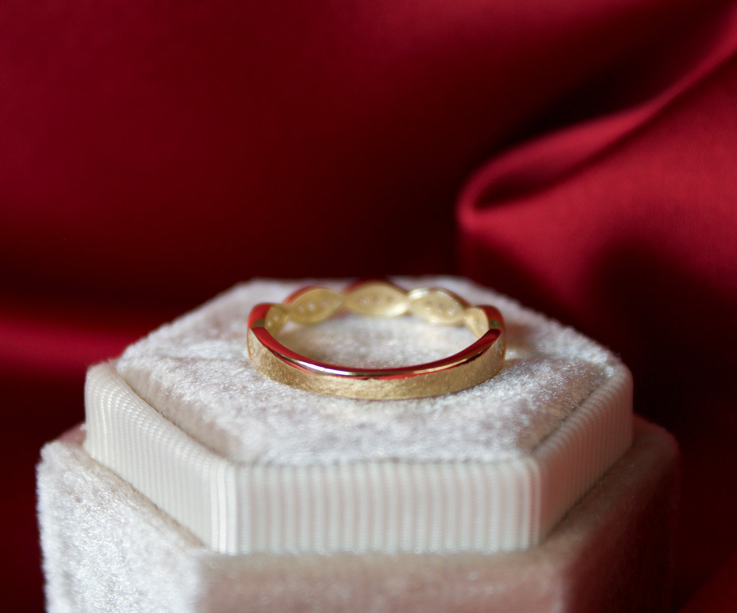 14K Gold infinity style ring size 7