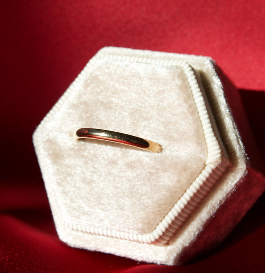 14K Gold band ring size 7