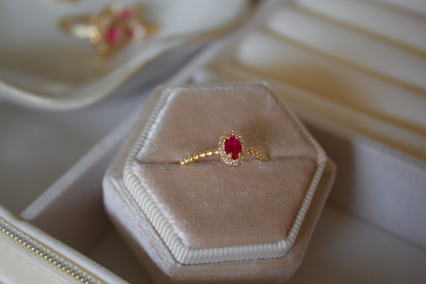 14K Gold oval red stone gold ring size 7.5