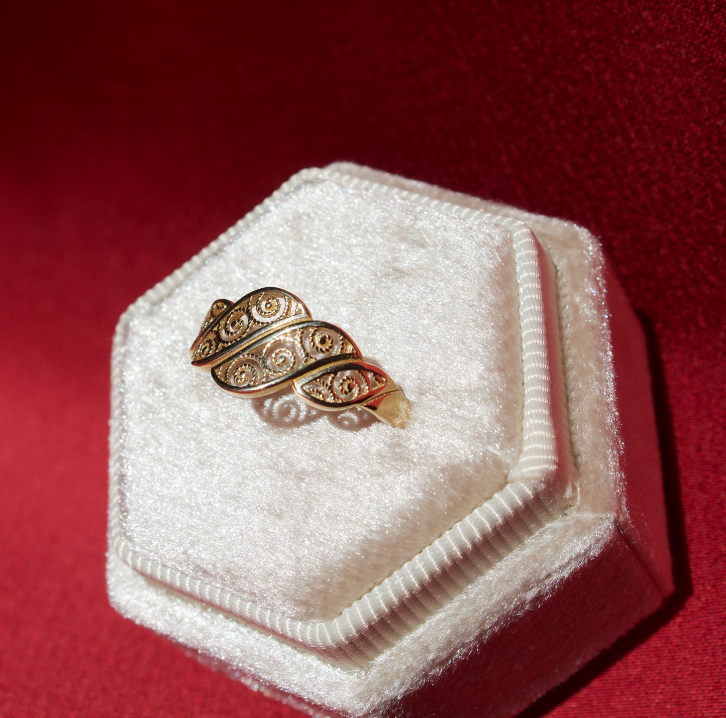 14K Gold filigree styled ring size 7
