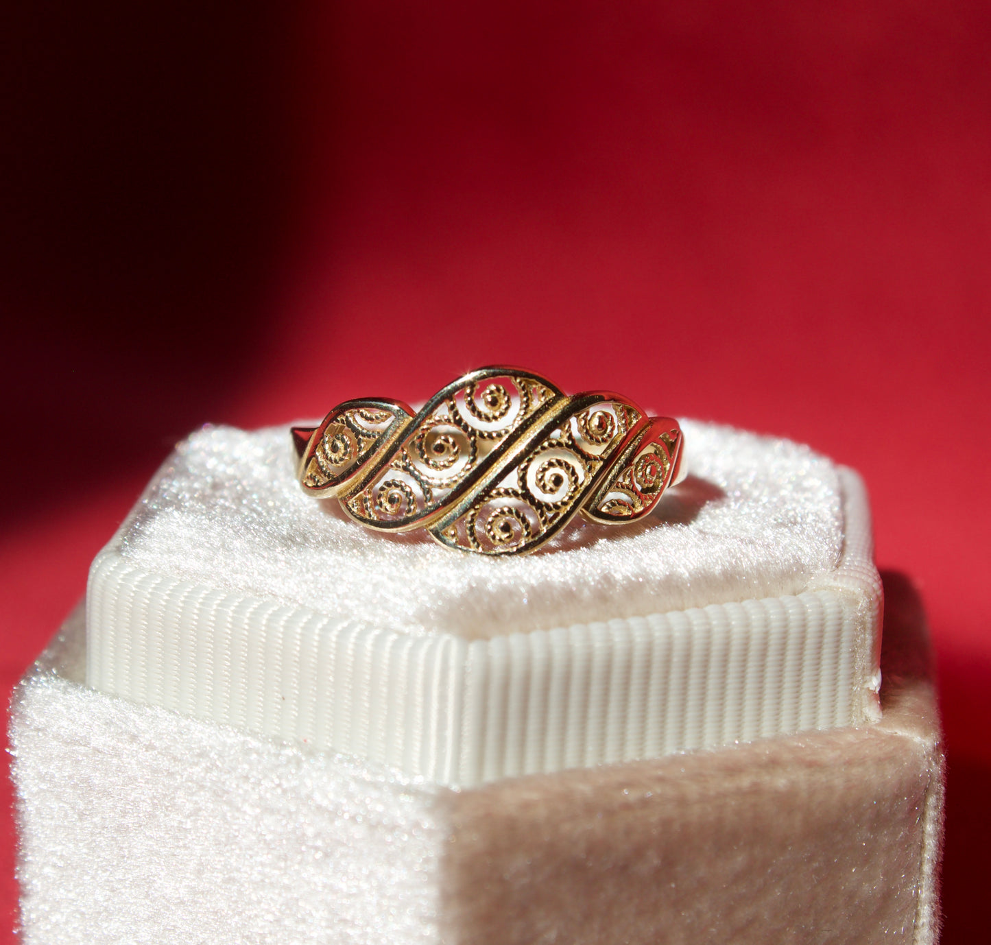 14K Gold filigree styled ring size 7