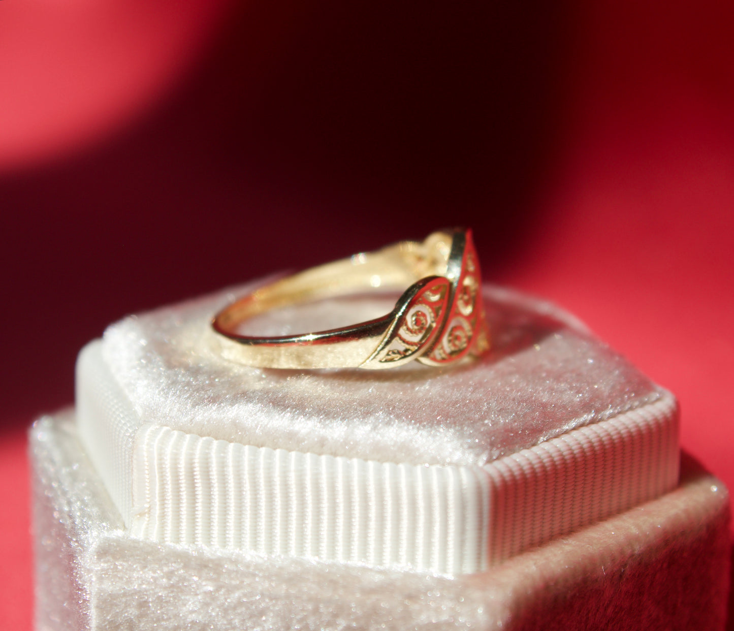14K Gold filigree styled ring size 7