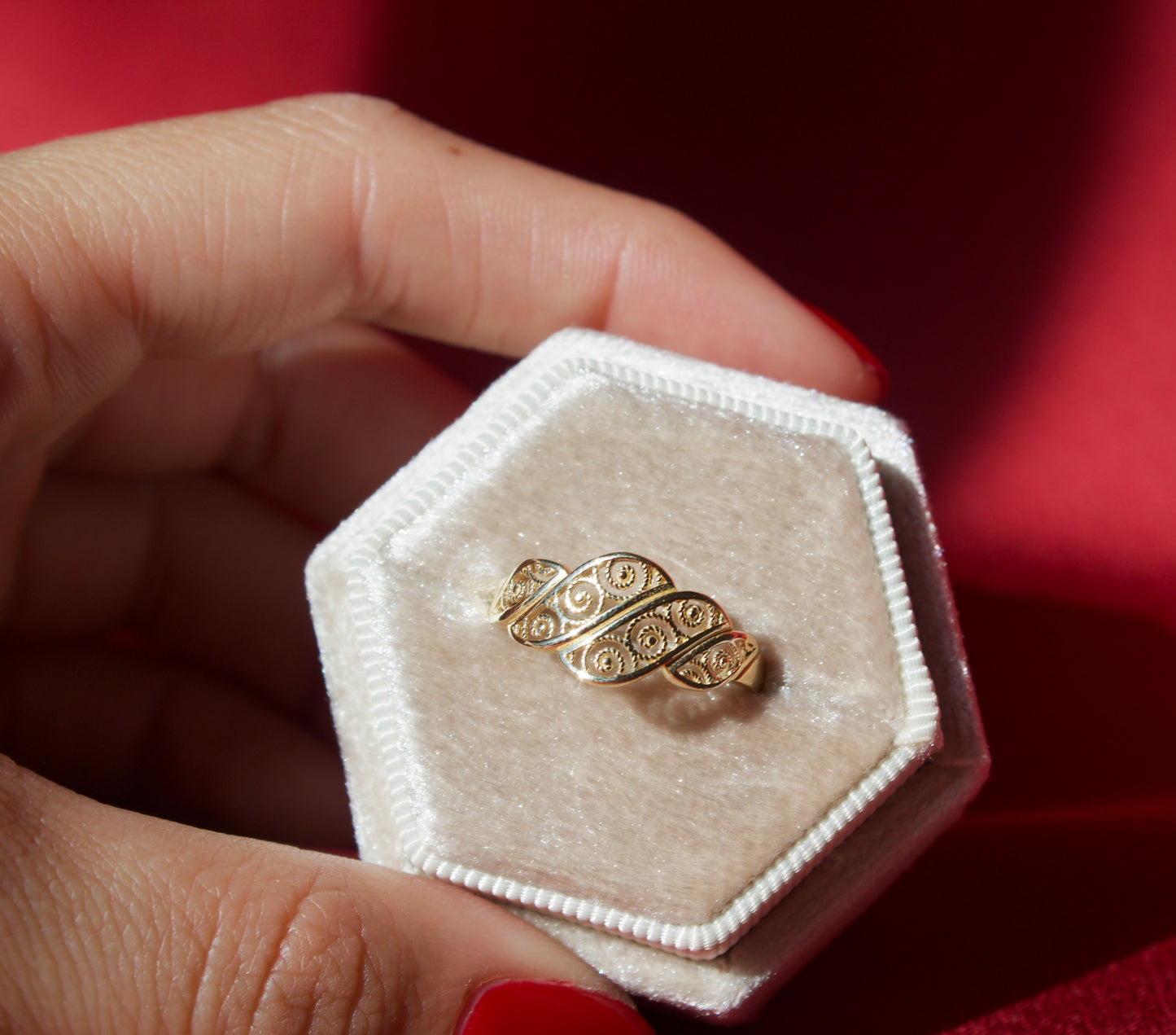 14K Gold filigree styled ring size 7
