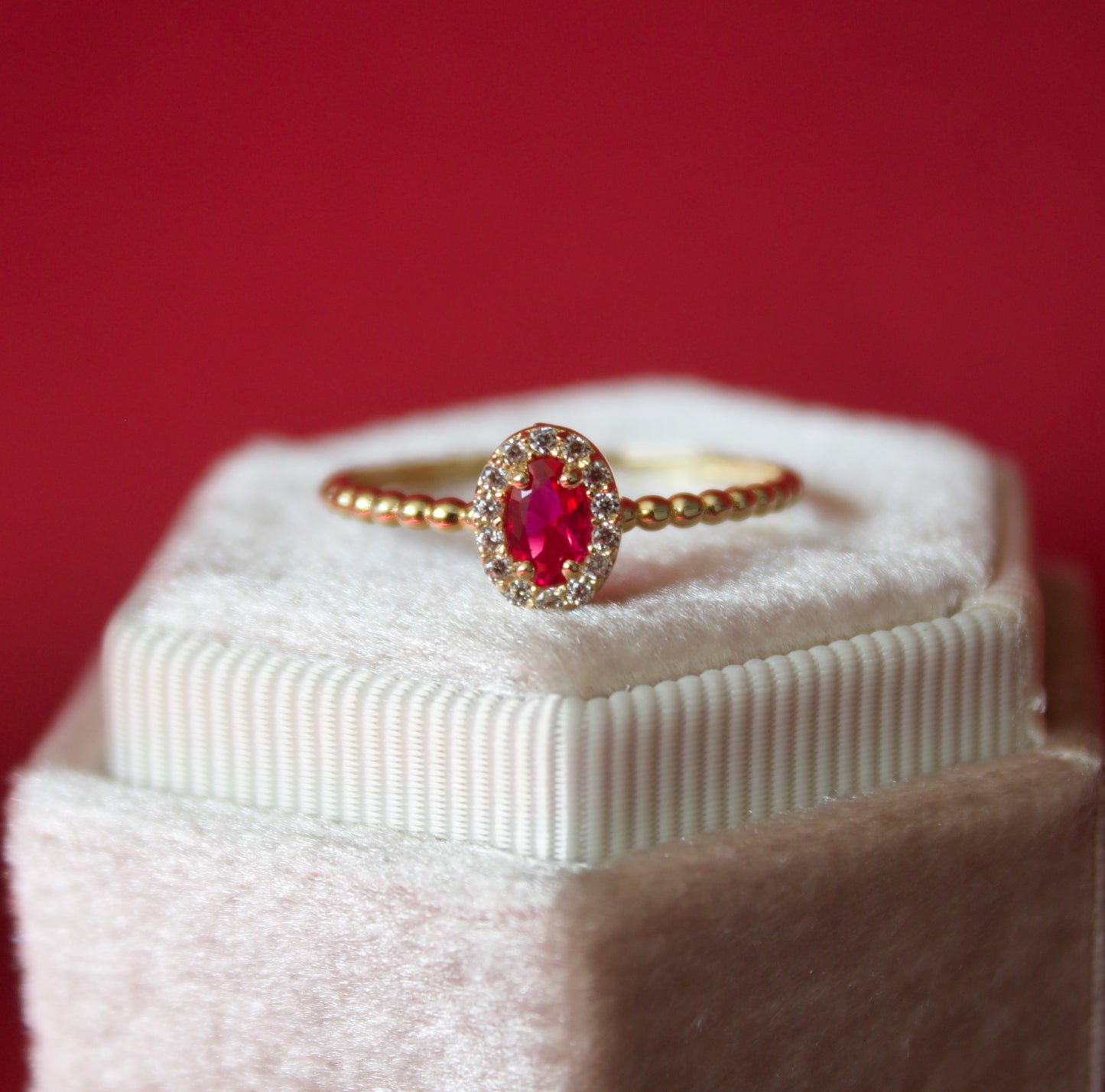 14K Gold oval red stone gold ring size 7.5
