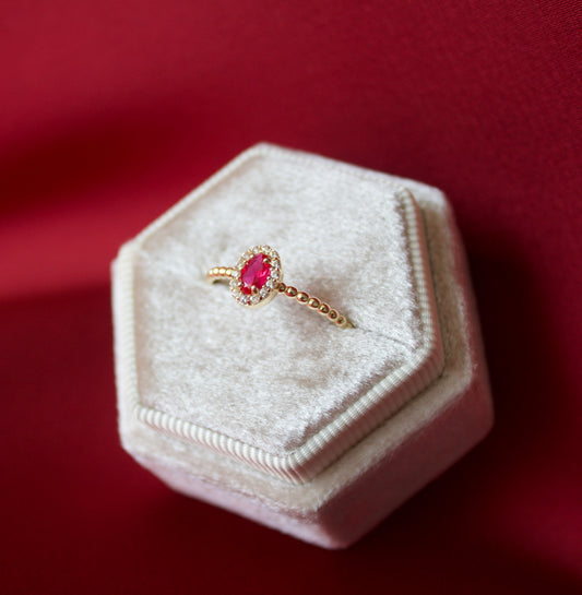 14K Gold oval red stone gold ring size 7.5