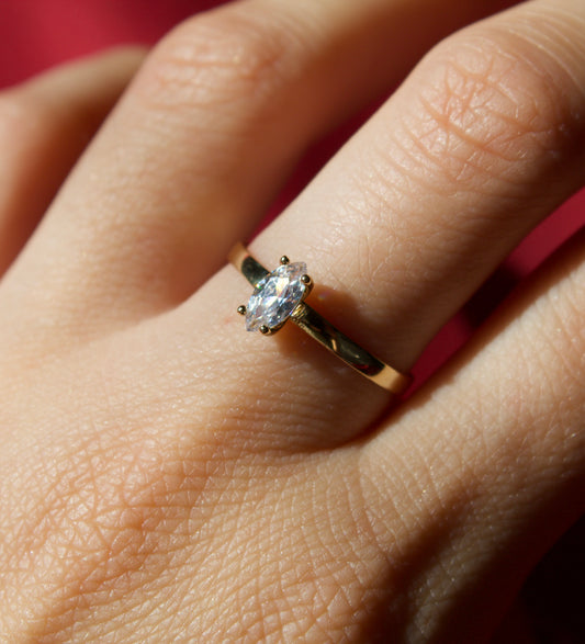 14K Gold marquise stone ring size 7.5
