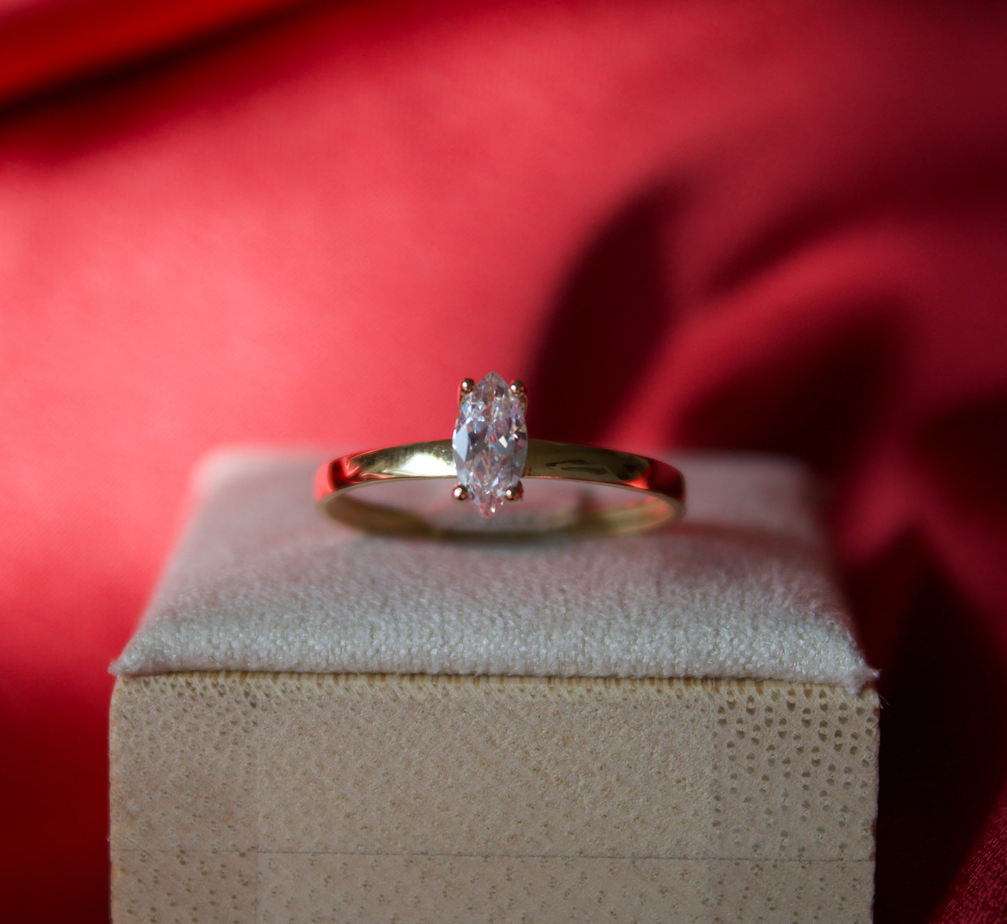 14K Gold marquise stone ring size 7.5