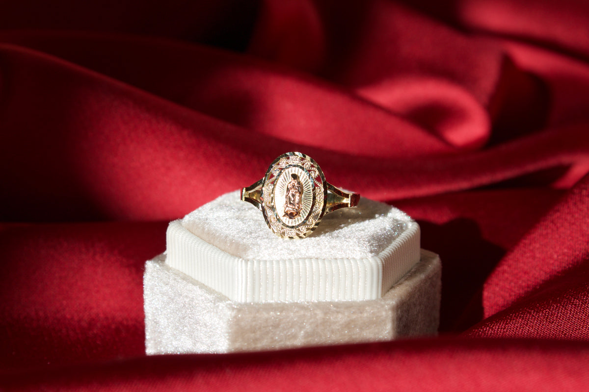 14K Gold oval virgencita ring size 7.5