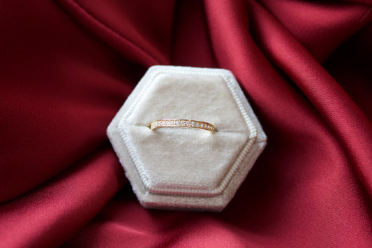 14K Gold stone lined ring size 6